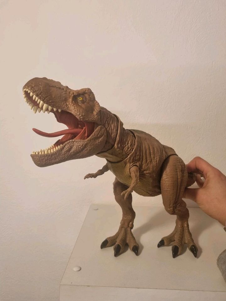 Jurassic World Tyrannosaurus Rex T-Rex Mattel Spielzeug ab 4 in Hamburg