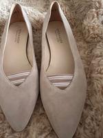 Peter Kaiser Ballerina Pumps beige rosa Größe 7 Wildleder Hessen - Wiesbaden Vorschau