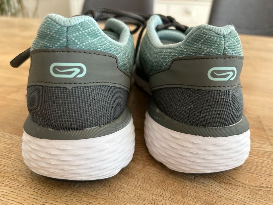 Sportschuh/Laufschuh, Kalenji Größe 42 in Schwerte