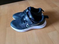 Nike Turnschuhe Gr. 33 / schwarz Hessen - Wiesbaden Vorschau