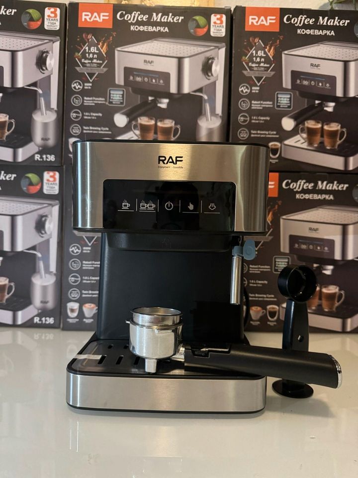 Hochwertige Automatische Kaffeemaschine mit Milchaufschäumer in Bonn