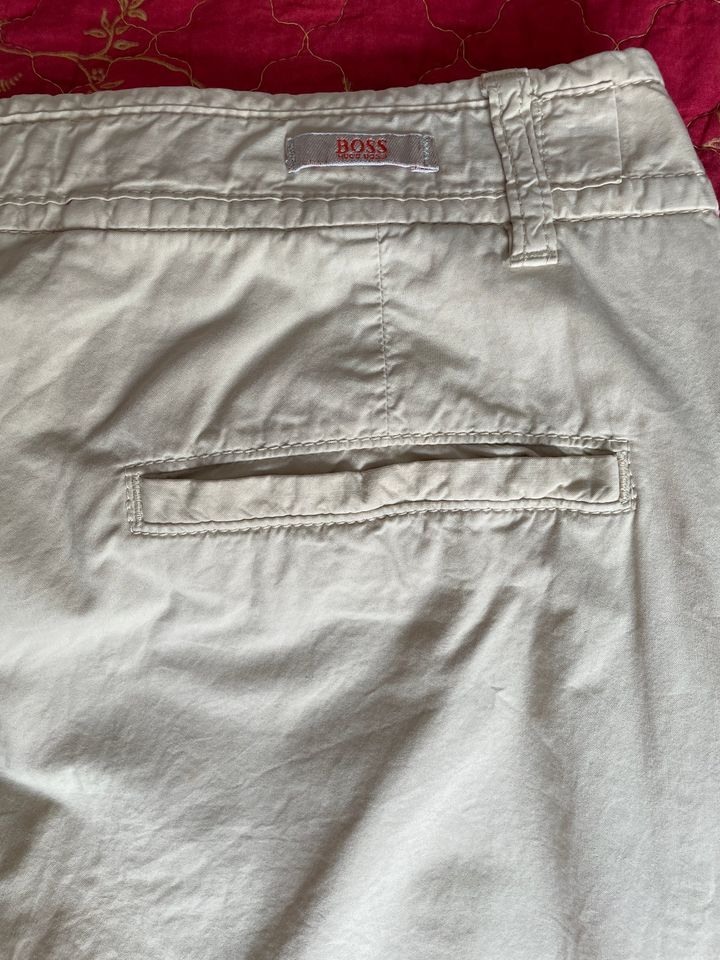 Boss Shorts Beige Gr. W 98 (M) Kurze Hose Bermuda Regular Fit in Berlin