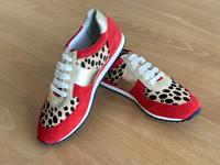 BODEN Sneaker, rot-gold-Leo-Optik, Gr. 36, NEU, UNGETRAGEN! Kr. Dachau - Dachau Vorschau