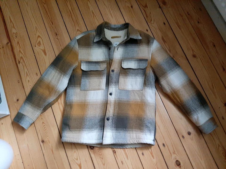 H&M - Overshirt mit Teddyfutter Gr. S in Berlin