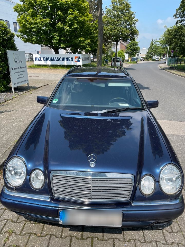 Mercedes E 200 in Aachen