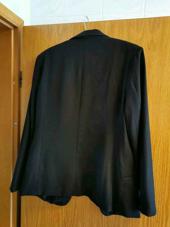 Kleid mit Blazer in Werdohl