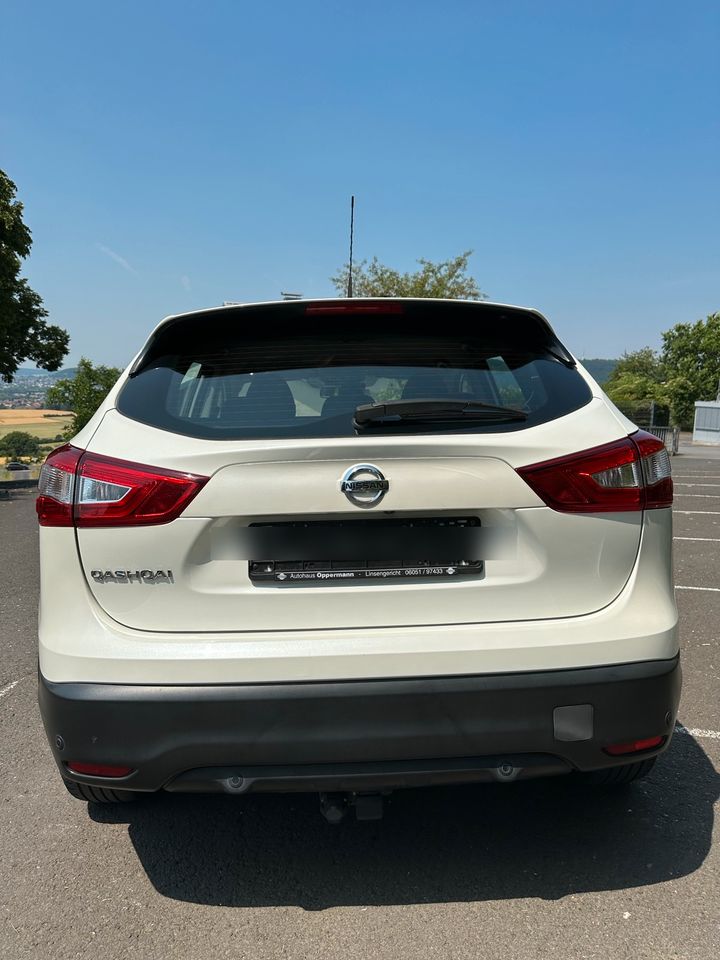 Nissan Qashqai 1.6 DIG-T Benzin, AHK, STANDHEIZUNG in Linsengericht