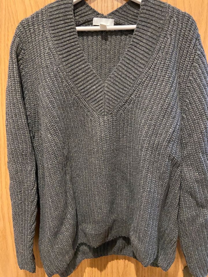 Pullover H&M Gr. M grau Neu!! in Hohenfurch