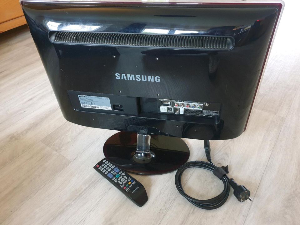 Samsung Syncmaster P2470HD Monitor TV HDMI DVI VGA in Berlin