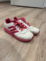 Sportschuhe US 5 Niedersachsen - Groß Twülpstedt Vorschau