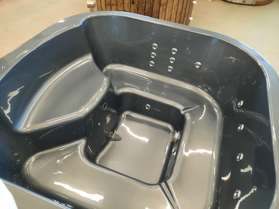 Spavio® Acryl Hot Tub Badezuber Badfass Quattro 2x2m Holzofen in Düsseldorf