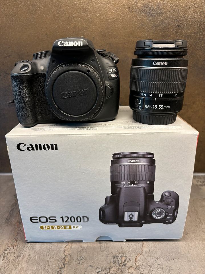 Canon EOS 1200D Kamera Kit mit EF-S 18-55 III Objektiv gebraucht in Essen