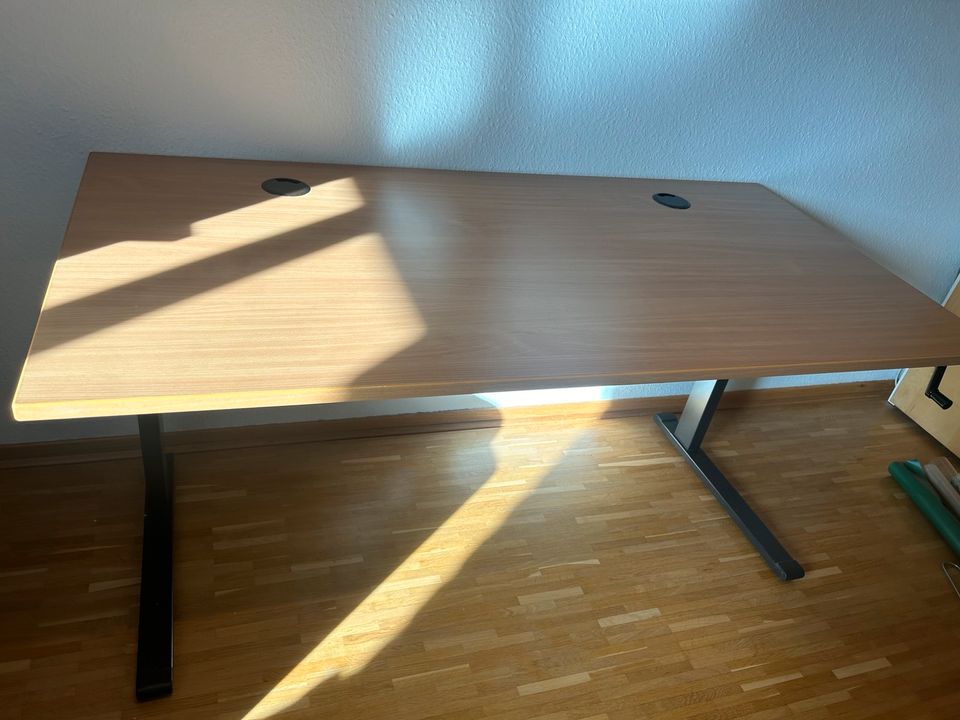 Höhenverstellbarer Schreibtisch in Krefeld