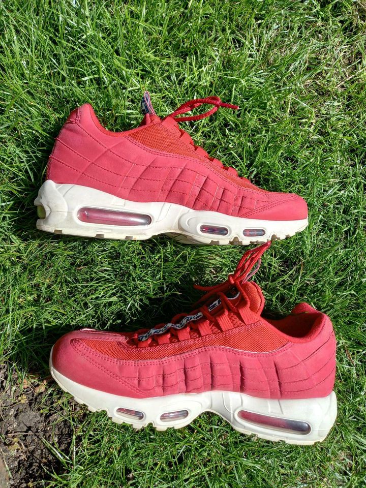 Nike Air Max 95 rot Super Zustand 44,5 44 1/2 sehr selten in  Baden-Württemberg - Hockenheim | eBay Kleinanzeigen ist jetzt Kleinanzeigen