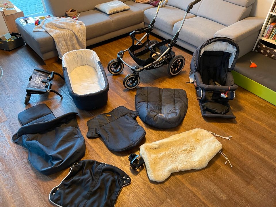 Emmaljunga Kinderwagen Duo S Lounge Navy + Zubehör in Flensburg