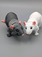 Entzückende 3D gedruckte Baby Ratte mit beweglichen Gliedern 18cm Nordrhein-Westfalen - Brakel Vorschau