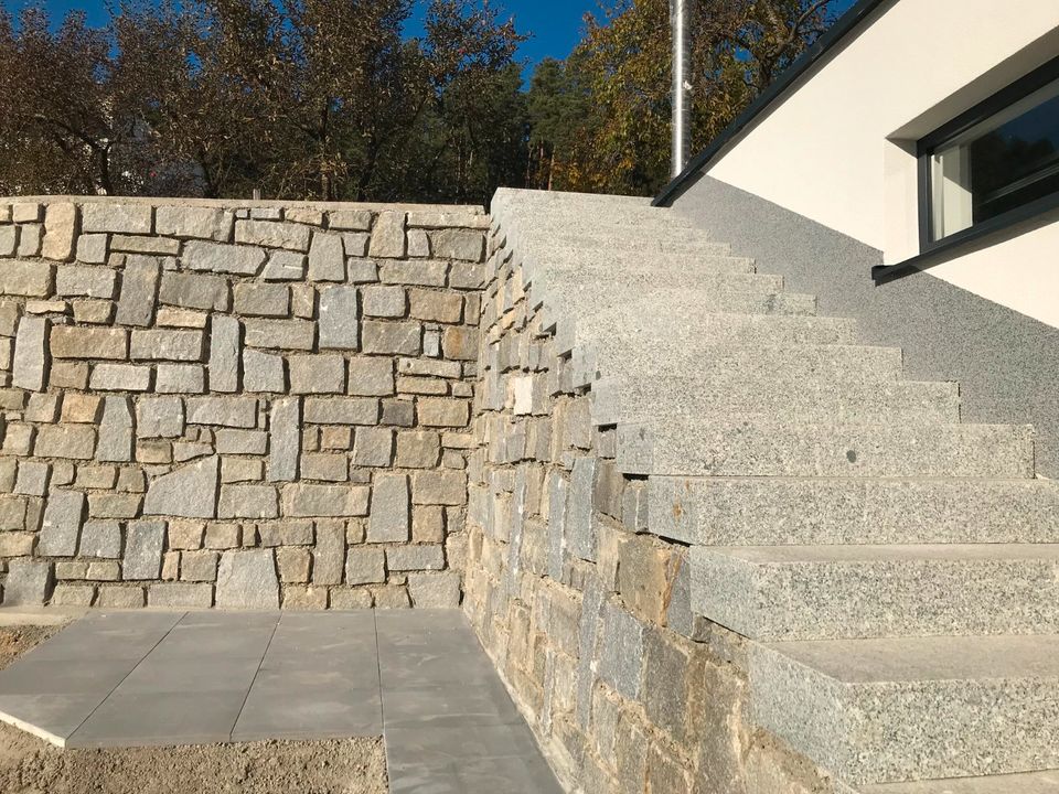 TOP Blockstufen - gesägt & geflammt - Granit grau - Naturstein in Halle