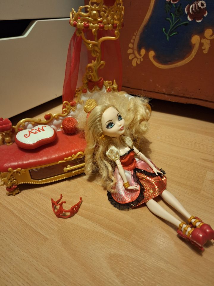 Ever after High Puppe in Durach