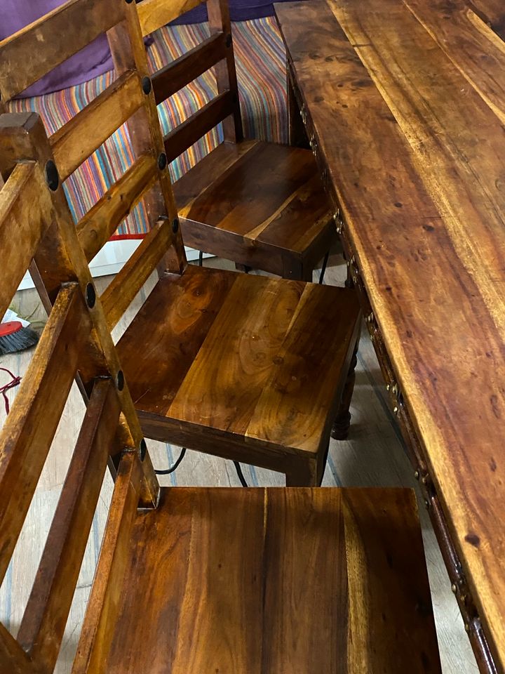 Vintage massiv Tisch groß mit sechs Stühlen in Berlin