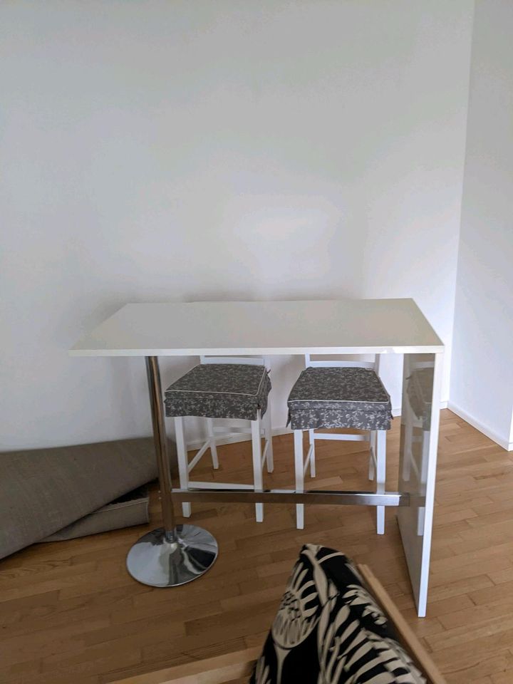 Tisch und Stühle in Berlin