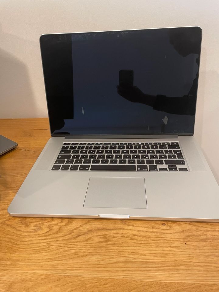 Mac Book Pro 15 Zoll in Remscheid