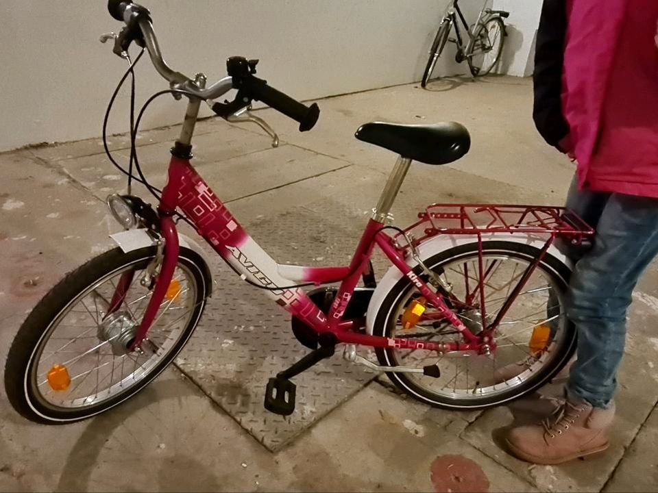 Mädchen Fahrrad 20 Zoll in Berlin