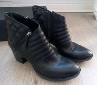 Clarks movie Retro Stiefelette schwarz Gr 40 (6 1/2) Berlin - Wilmersdorf Vorschau