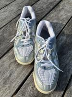 Asics GEL BN654, Damen, Gr. 42, weiß/silber/blau Schleswig-Holstein - Lübeck Vorschau