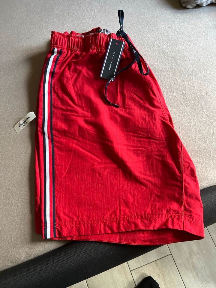 Rote Herren Badehose von Hilfiger in Meerbusch