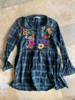 Kleid ZARA XS, lange Ärmeln mit Blumen Trafaluc collection Hessen - Greifenstein Vorschau