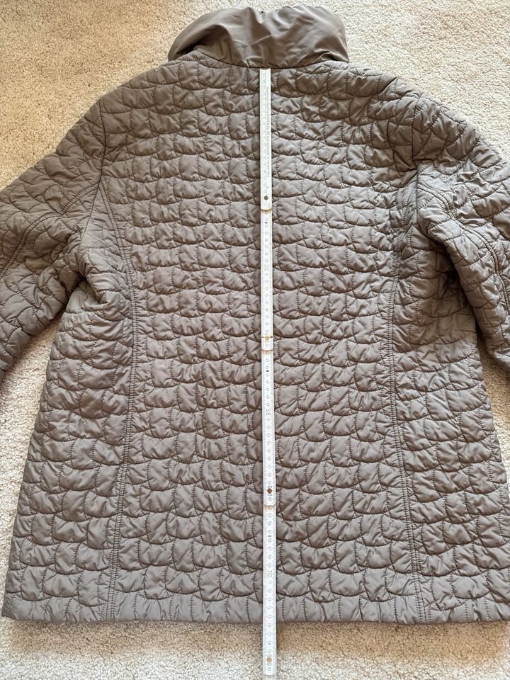 Basler leichte Steppjacke Gr. 48 taupe in Oberursel (Taunus)