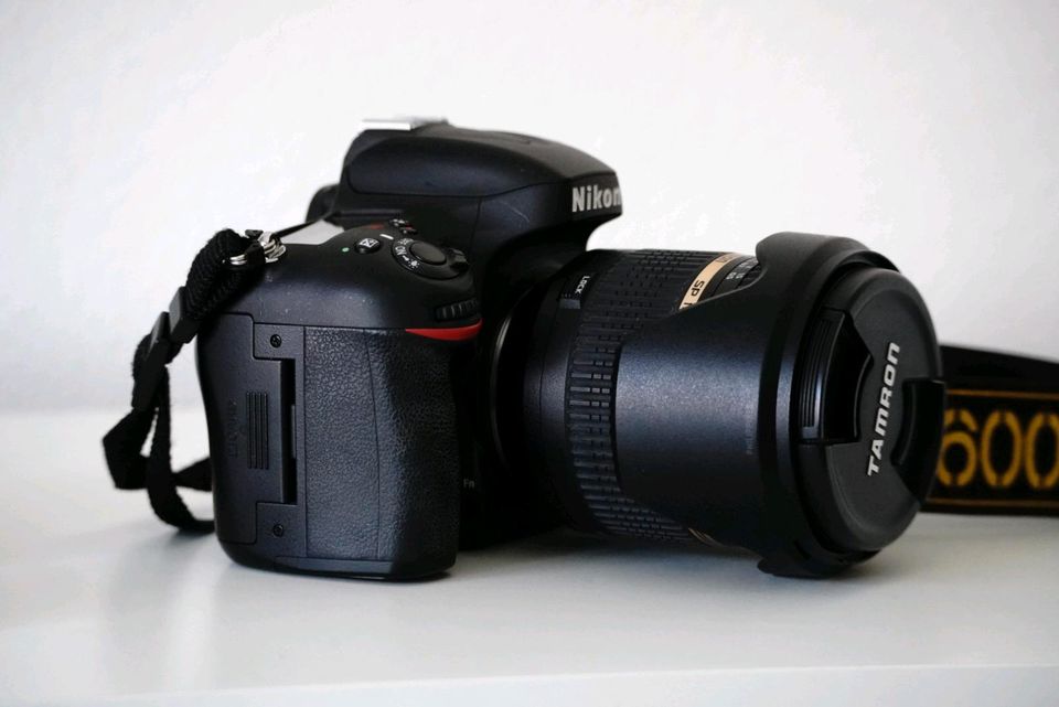 Nikon D600 Kamera mit Tamron Objektiv in Butzbach