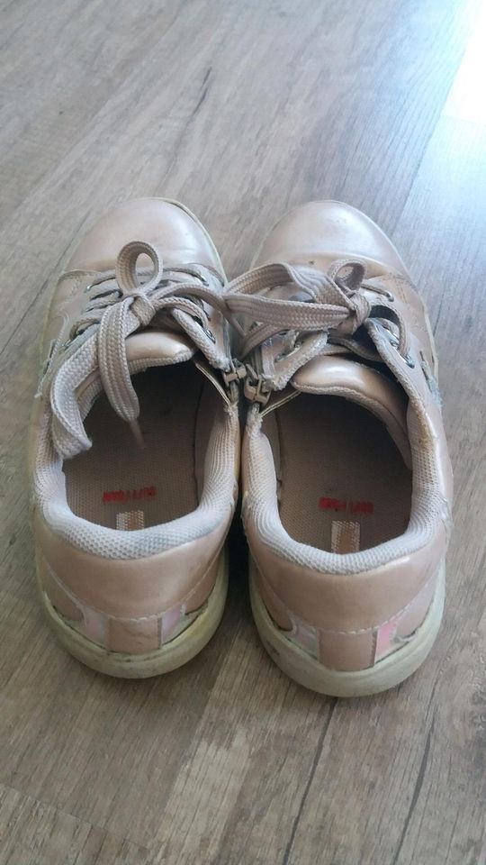 Mädchenschuhe Schuhe Gr. 31 32 zu verschenken in Gadebusch