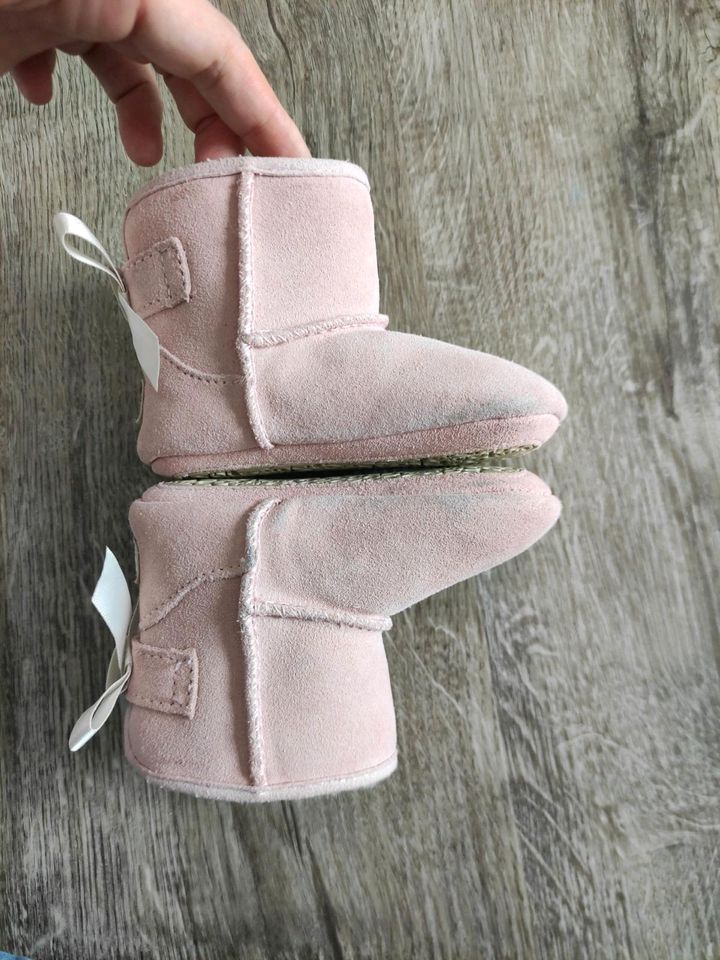 UGG Boots Baby neu Größe 18 in Weissach im Tal