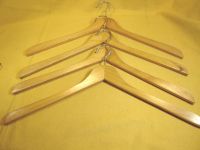 4 Stück Vintage Bügel aus Holz  Mantel Sakko 60er Jahre Bayern - Seefeld Vorschau
