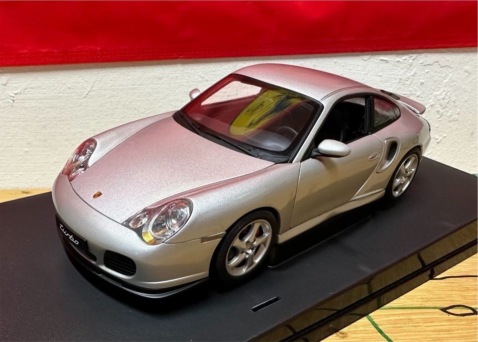 AUTOart 996 Porsche 911 Turbo Modellauto 1:18 77832 in Nürnberg (Mittelfr)