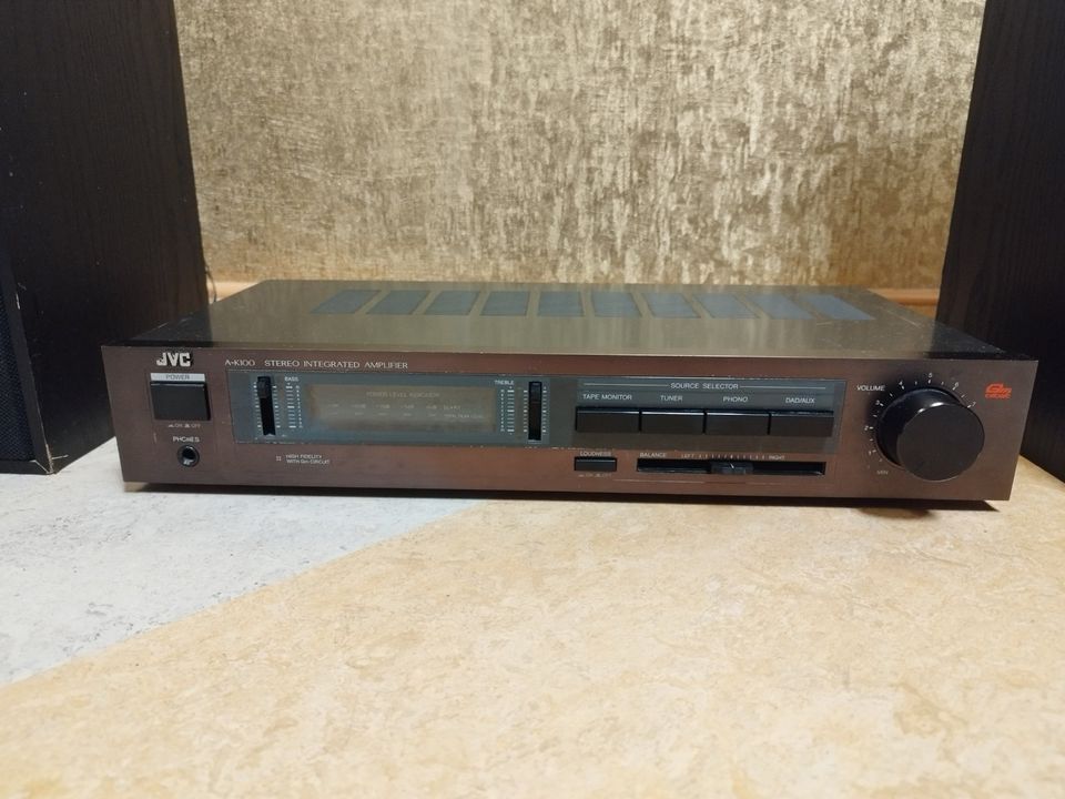 JVC A-K100 mit JVC S-P11 Boxen in Leutenbach