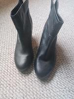Stiefelette mit Absatz Gr 40 5th Avenue Niedersachsen - Walsrode Vorschau