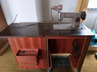 Alte mechanische Singer-Nähmaschine im aufklappbaren Schrank Hessen - Baunatal Vorschau