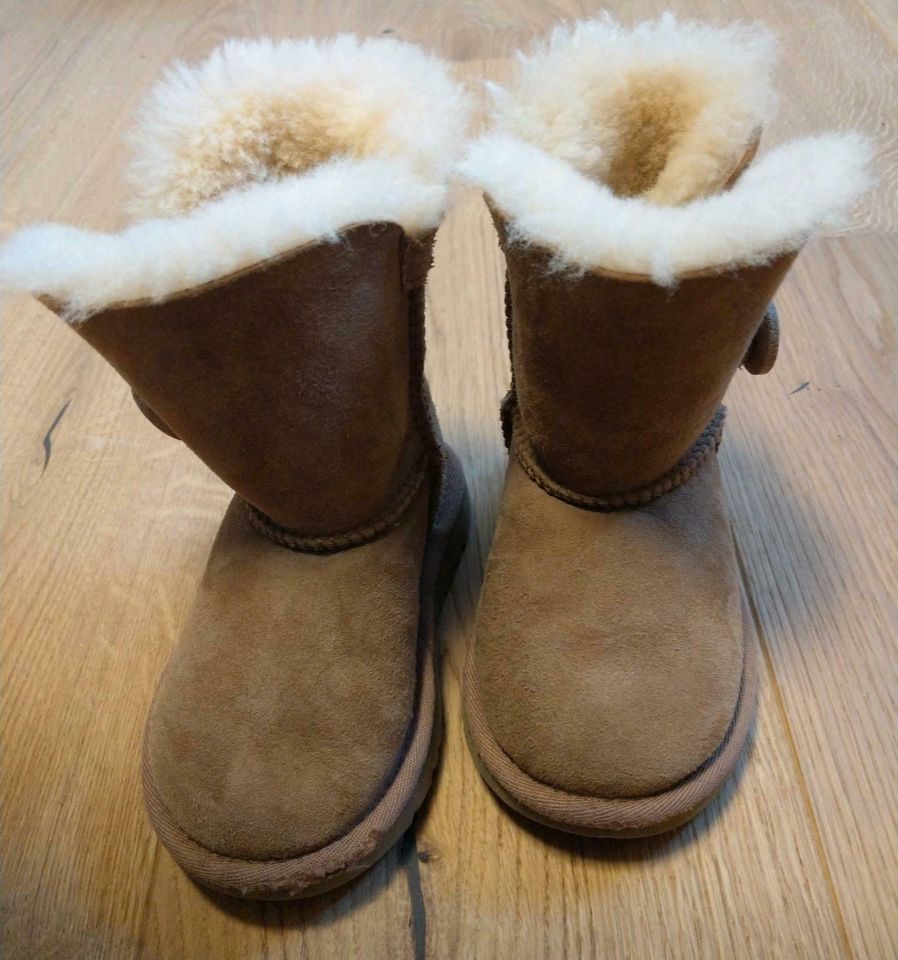 UGG BAILEY BUTTON II BOOT Größe 23,5 in Bickenbach