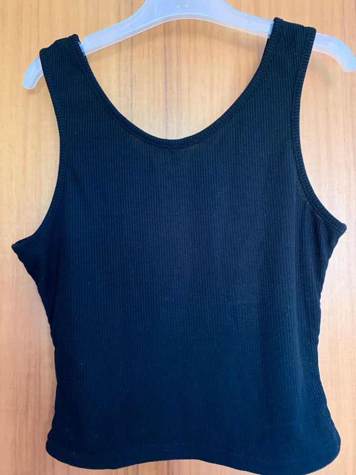 Kurzes crop top in schwarz mit Knöpfen Gr XS-S in Lemgo