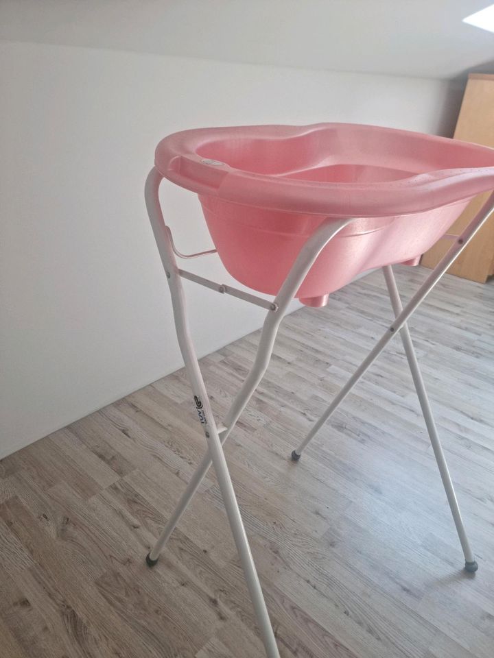 Badewanne für Babys rosa mit Gestell in Paderborn