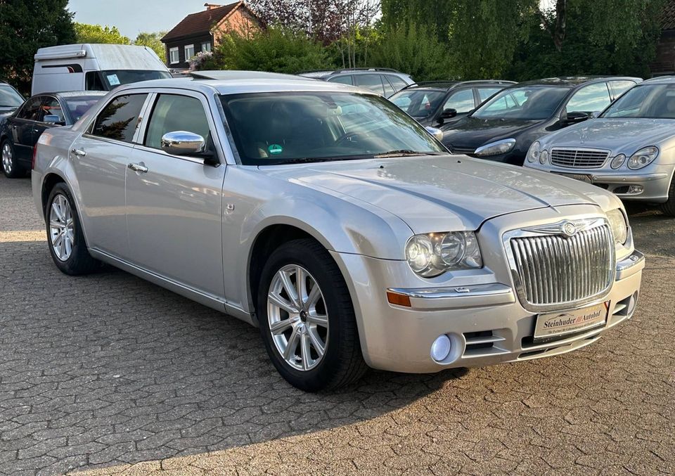 ❗️Chrysler 300C 3.0 CRD Limousine TÜV & AU NEU❗️ in Wunstorf