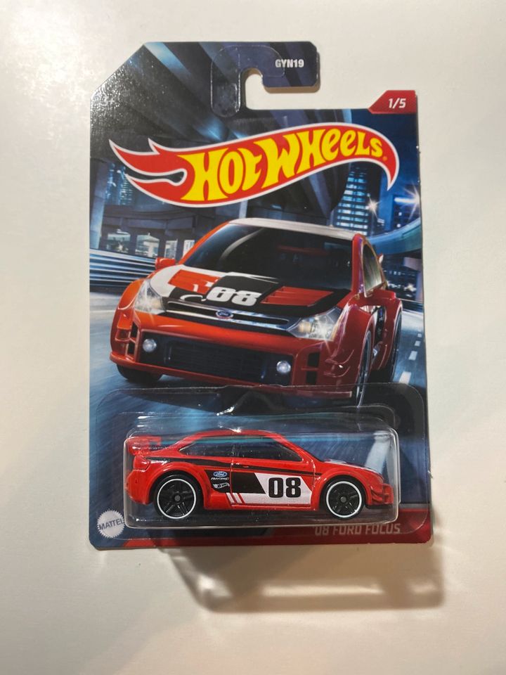 Hot Wheels LONG CARD Ford Focus '08 rot in Sinzheim