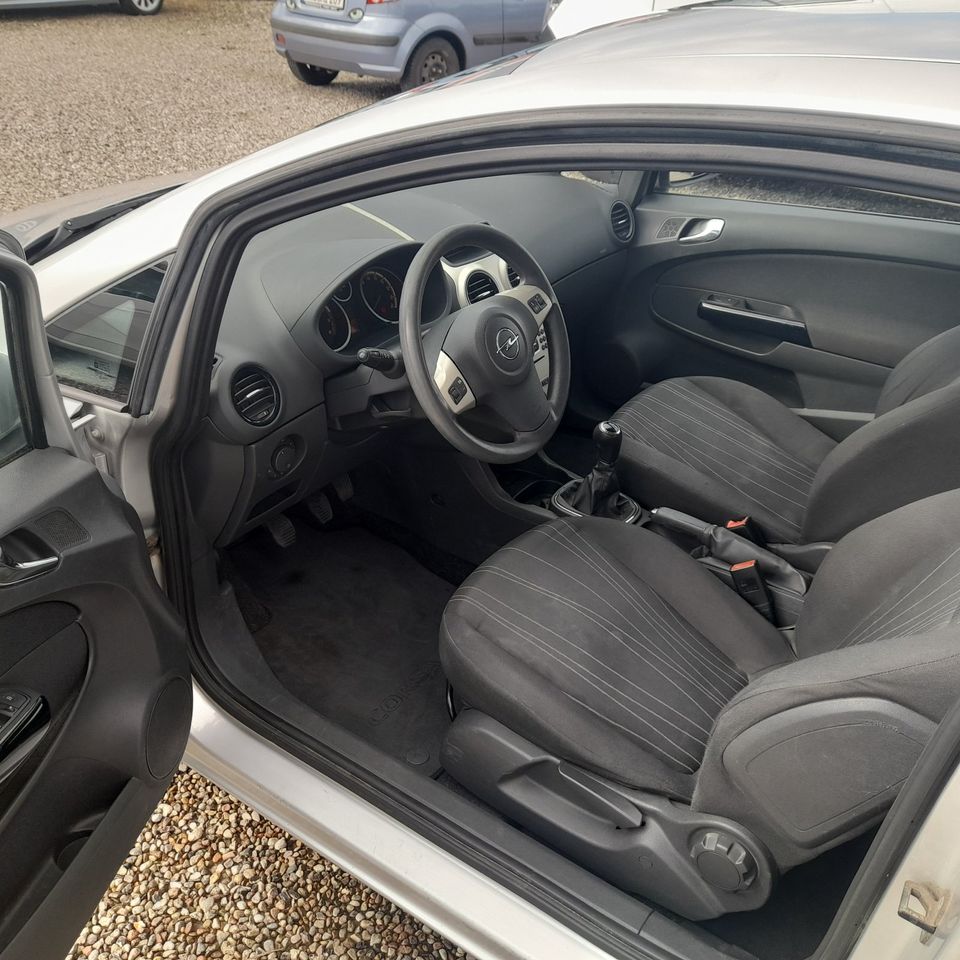 Opel Corsa D 1.3l Benzin  Tüv 6/2024 in Gägelow