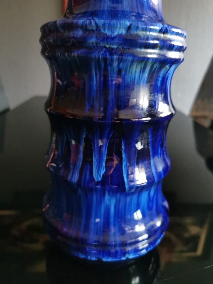 Blaue Blumenvase (ca. 28,5 cm hoch) in Lüdenscheid