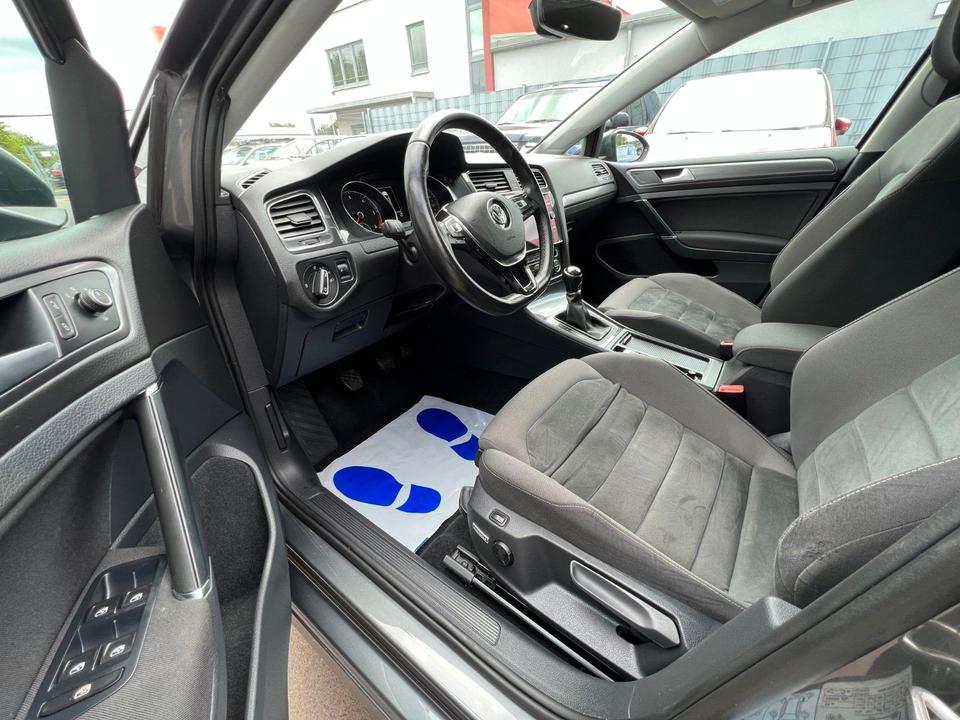 Volkswagen Golf VII Variant Highline*Sitzheizung*LED*PDC* in Schweinfurt