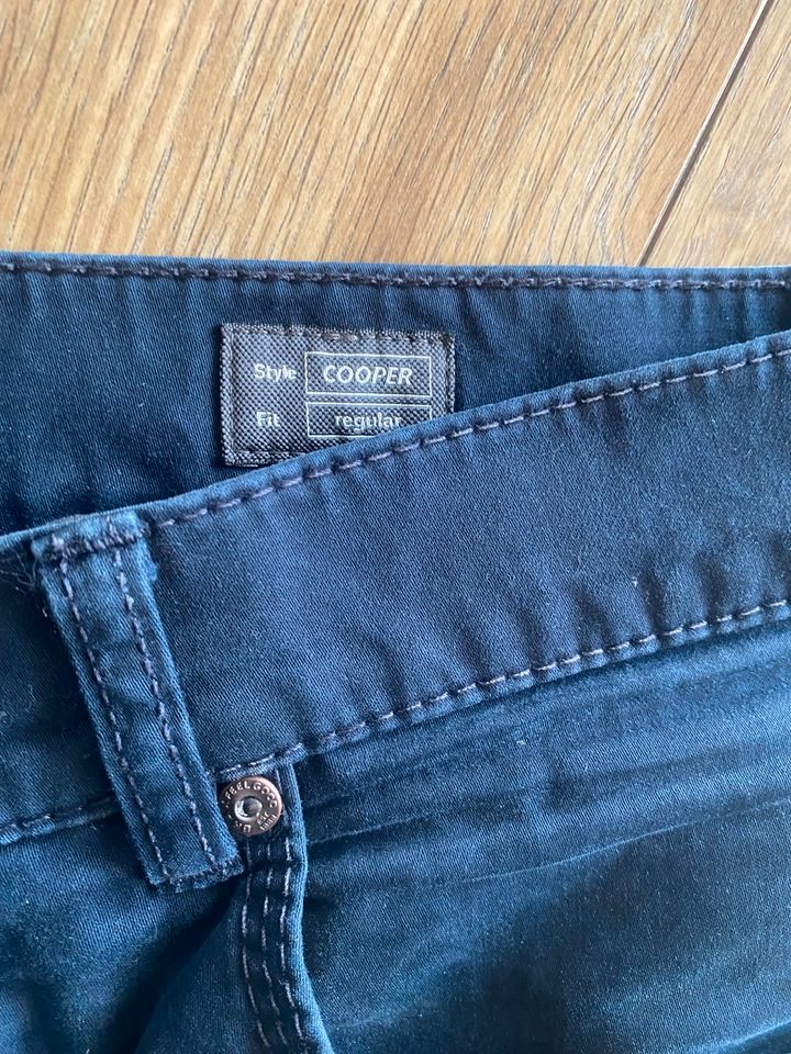 Brax Hose Sommerhose Cooper regulär 33/32 in Kürten