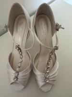 Sandalen Gr. 38 Creme Niedersachsen - Rühen Vorschau