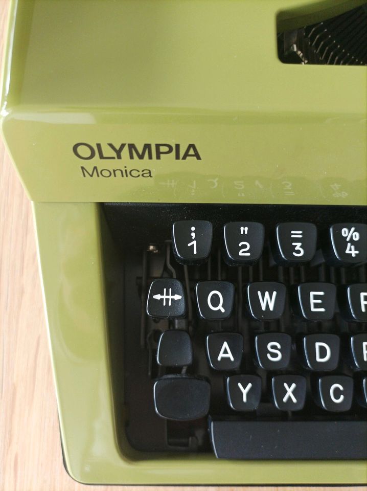 Olympia Schreibmaschine Monica in Ochsenfurt